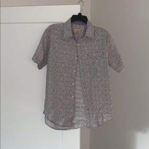 Patterned short sleeve shirt